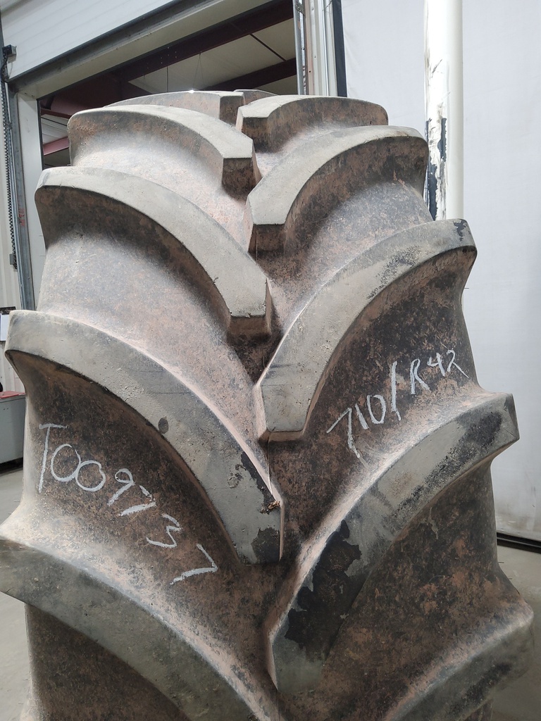 USED 710/70R42 Vredestein Traxion XXL R-1W 173D 95% for Sale | NTS